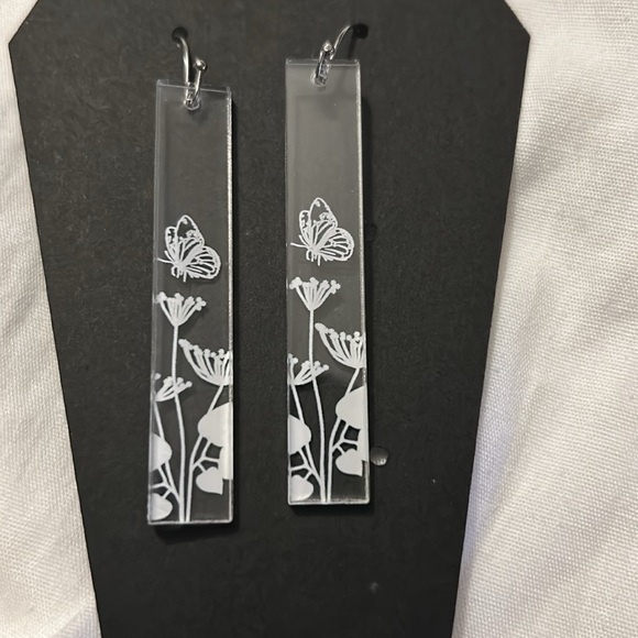 Clear acrylic earrings - Picture 4 of 7